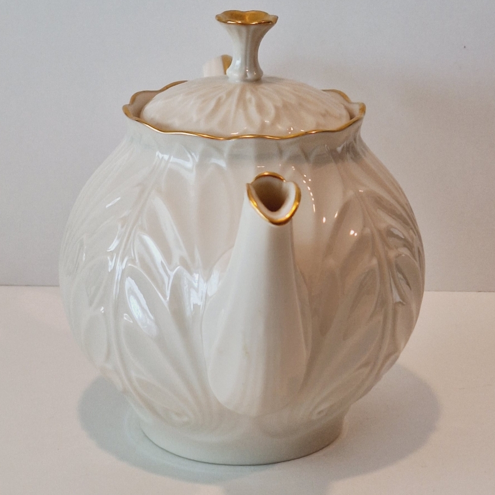 Lenox Cottage Leaf teapot - vintage - Picture 2 of 11
